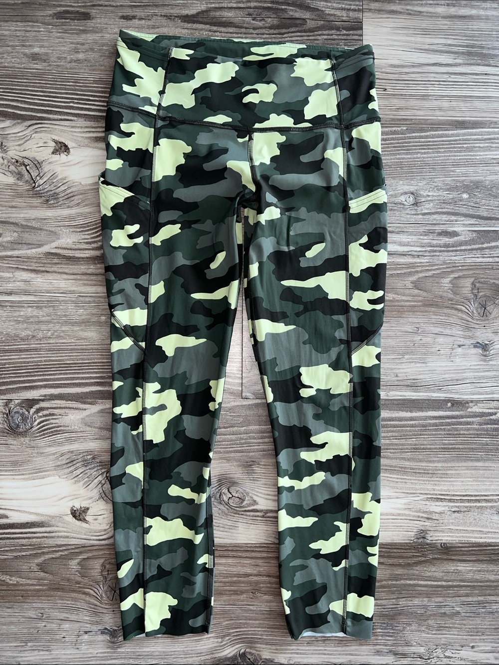 Lululemon Fast and Free High Rise Crop 23" Leggings Heritage 365 Camo Crispin